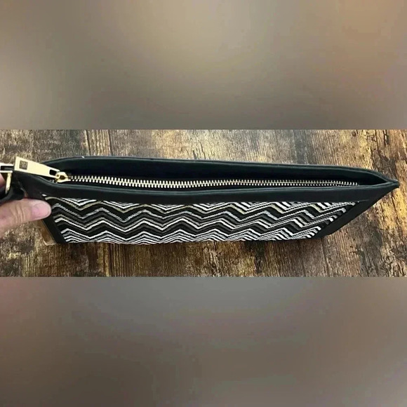 Zig-zag print envelope, clutch purse. - Picture 11 of 11